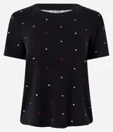 Blusa de pijama de viscosa color negro con lunares blancos y rojos, cuello redondo y mangas cortas.