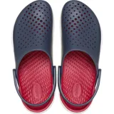 Zuecos Crocs LiteRide Clog color gris claro con suela blanca y orificios de ventilación.
