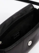 Bandolera negra de Tommy Jeans con correa ajustable y logo de la marca en el frente.