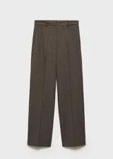 Pantalón de vestir marrón con corte recto y largo.