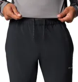 Pantalón de senderismo negro con detalles reflectantes, tecnología Omni-Shade™ UPF 50 y Omni-Shield™ para repeler la humedad. Cuenta con cintura elástica, cordón de ajuste interior, rodillas articuladas, bolsillos y cremalleras en las piernas.