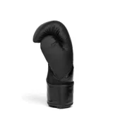 Guantes de boxeo Everlast Elite negros con detalles dorados y logo de la marca.