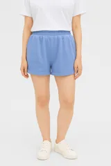 Short verde oliva de algodón con cintura elástica.