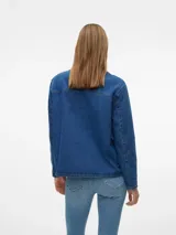 Camisa de denim azul con detalle de lazo frontal y corte holgado.