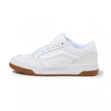 Championes Vans Hylane de cuero blanco con suela de goma color caramelo.