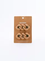 Set de dos broches para el pelo color beige con forma de eslabones de cadena.