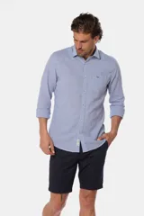 Bermuda clásica azul marino, confeccionada en algodón y spandex, cómoda y flexible.