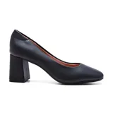 Zapato de vestir Korium de cuero sintético negro, con punta cuadrada y taco bloque.