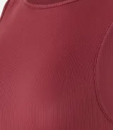 Body color marrón, sin mangas, con cuello halter y cierre en la entrepierna.