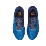 Championes de running 361 Strata 4, color azul con detalles en verde. Cuentan con sistema de cordones MORPHIT, tecnología QU!KFOAM en la mediasuela y plantilla ORTHOLITE.