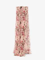 Bufanda rectangular de tela estampada con flores en tonos rosa y blanco, con flecos pequeños en los extremos.