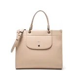 Cartera estructurada mediana color hueso, confeccionada en símil cuero (PU). Posee doble manija fija y correa larga regulable y desmontable. Cuenta con solapa frontal con botón imantado y cierre superior de cremallera metálica.