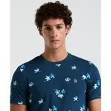 Remera de hombre azul con estampado floral en blanco y celeste, de corte clásico y manga corta.