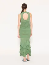 Pollera larga de tejido de punto con hilo metálico, corte al cuerpo y largo hasta los tobillos.