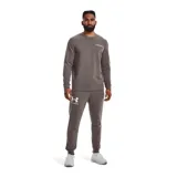 Pantalón de jogging gris jaspeado de Under Armour, modelo Rival Terry Jogger, para hombre. Confeccionado en tejido de felpa suave, con cintura elástica ajustable con cordón y logo de la marca estampado en la pierna izquierda.