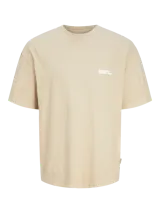 Camiseta color beige de manga corta y cuello redondo con calce holgado.