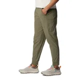 Pantalón jogger color marrón, con cintura elástica, bolsillos laterales y puños elásticos.