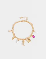 Pulsera dorada de doble cadena con dijes colgantes de flor rosa, hoja dorada, perla, cerezas con perlas, mariposa dorada, corazón fucsia y perla.