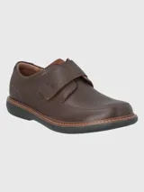 Zapato de cuero negro con ajuste de velcro, suela de goma EVA y plantilla de cuero y algodón orgánico.