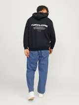 Canguro negro de Jack & Jones con capucha, bolsillo tipo canguro y logo pequeño estampado en el pecho. Corte relajado y tejido suave.