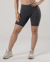 Calza biker de tiro alto, color gris oscuro jaspeado, confeccionada en algodón y lycra opaca. Presenta una faja doble tela sin elástico superior para mayor sujeción.