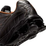 Zapatillas Nike Shox Ride 2 color negro con detalles en marrón.
