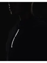 Campera deportiva Under Armour Outrun The Storm para mujer, color negro, con capucha y cierre frontal completo.