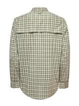 Camisa de hombre RKF modelo Atacama, de manga larga, corte regular y diseño a cuadros en tonos beige y azul. Cuenta con dos bolsillos frontales con botón, tapeta, canesú con ventilación y ojales en las axilas. Confeccionada en tejido ultraligero con tecnología 'Natural Flex' y protección UV 20+.
