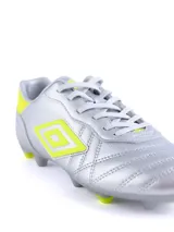 Championes de fútbol Umbro Touch FG, color blanco con detalles en naranja.