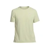 Remera deportiva Nike de hombre color celeste, de manga corta y cuello redondo. Cuenta con tecnología Dri-FIT y logo reflectivo en el pecho.