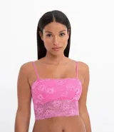 Soutien de encaje floral color fucsia, sin relleno ni aro, con breteles finos regulables.