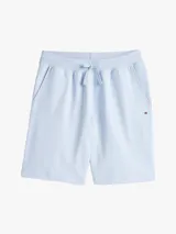 Short celeste de algodón con cintura elastizada y cordón ajustable.