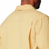 Camisa de hombre Columbia Silver Ridge, color beige, de manga larga con botones para enrollar, dos bolsillos frontales con botón, ventilación en la espalda y protección solar UPF 50.
