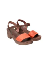 Sandalias de cuero marrón con plataforma de 6 cm y capellada color naranja tejida.