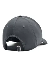 Gorro deportivo Under Armour color gris con logo bordado en negro.