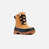 Bota de gamuza color marrón claro con detalles en negro, cordones de trekking y cuello de piel sintética.