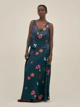 Falda maxi de seda viscosa con estampado abstracto en tonos negro y crema, con elástico en la cintura.
