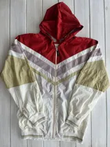 Campera deportiva con capucha, color gris, beige, negro y amarillo.