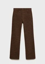 Pantalón de jean marrón con estampado animal print de cebra, de corte recto y tiro alto.