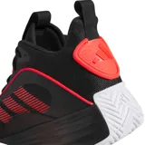 Championes de básquet Adidas Ownthegame 3.0, color negro con detalles en rojo y suela blanca.