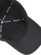 Gorra de béisbol negra de Tommy Hilfiger con logo bordado en color beige en el frente y bandera de la marca bordada en el lateral.