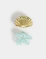Set de dos broches para el pelo, uno dorado con forma de concha marina y otro blanco con forma de estrella de mar con incrustaciones de strass.