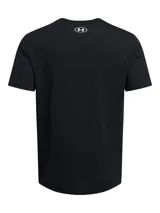 Remera deportiva Under Armour color naranja con logo estampado en el frente en tonos amarillo y rojo.