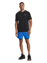 Short de compresión gris con cintura elástica negra con logo Under Armour.