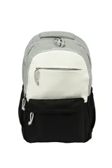 Mochila de diseño color block con tres secciones principales: superior gris claro, media blanca y inferior negra. Cuenta con múltiples compartimentos con cierres de cremallera y tiradores de cordón anudado.