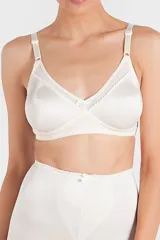 Soutien moldeado con copas sin aro, diseñado para mujeres con mastectomía, confeccionado en Lycra y con bolsillos internos de algodón para prótesis.