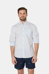 Short de baño azul marino con bordados de tortugas marinas en color celeste. Tiene cintura elástica con cordón ajustable, dos bolsillos laterales y suspensor de malla fina.