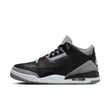 Championes Air Jordan 3 Retro de cuero negro con detalles en gris y rojo.
