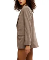 Blazer oversize de tejido a cuadros Príncipe de Gales en tonos marrones y beige, con solapas clásicas, cierre frontal de un botón y bolsillos de parche.