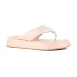 Sandalias casuales color nude, con plataforma y tira ancha acolchada.